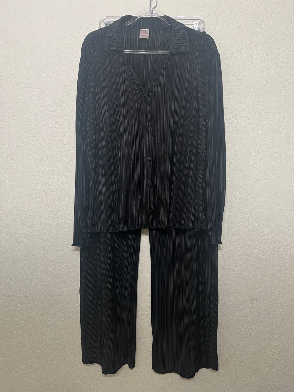 No Boundaries Women’s L/XL Black Pleated Wide-Leg Two-Piece Set